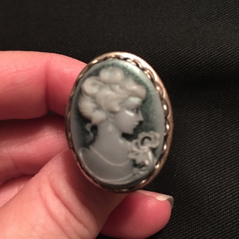 Vintage style cameo locket storage ring